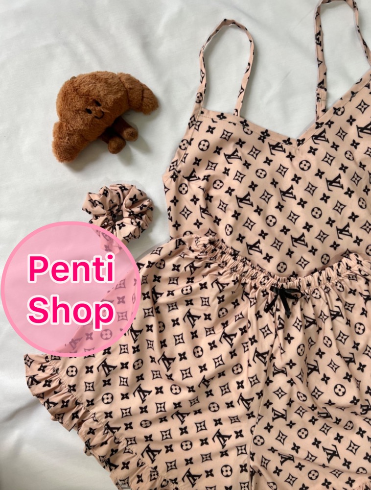 تاپ و شورتك زنانه بوگاتي طرح ذار سايز free  زمينه كرم طرح مشكي رنگ